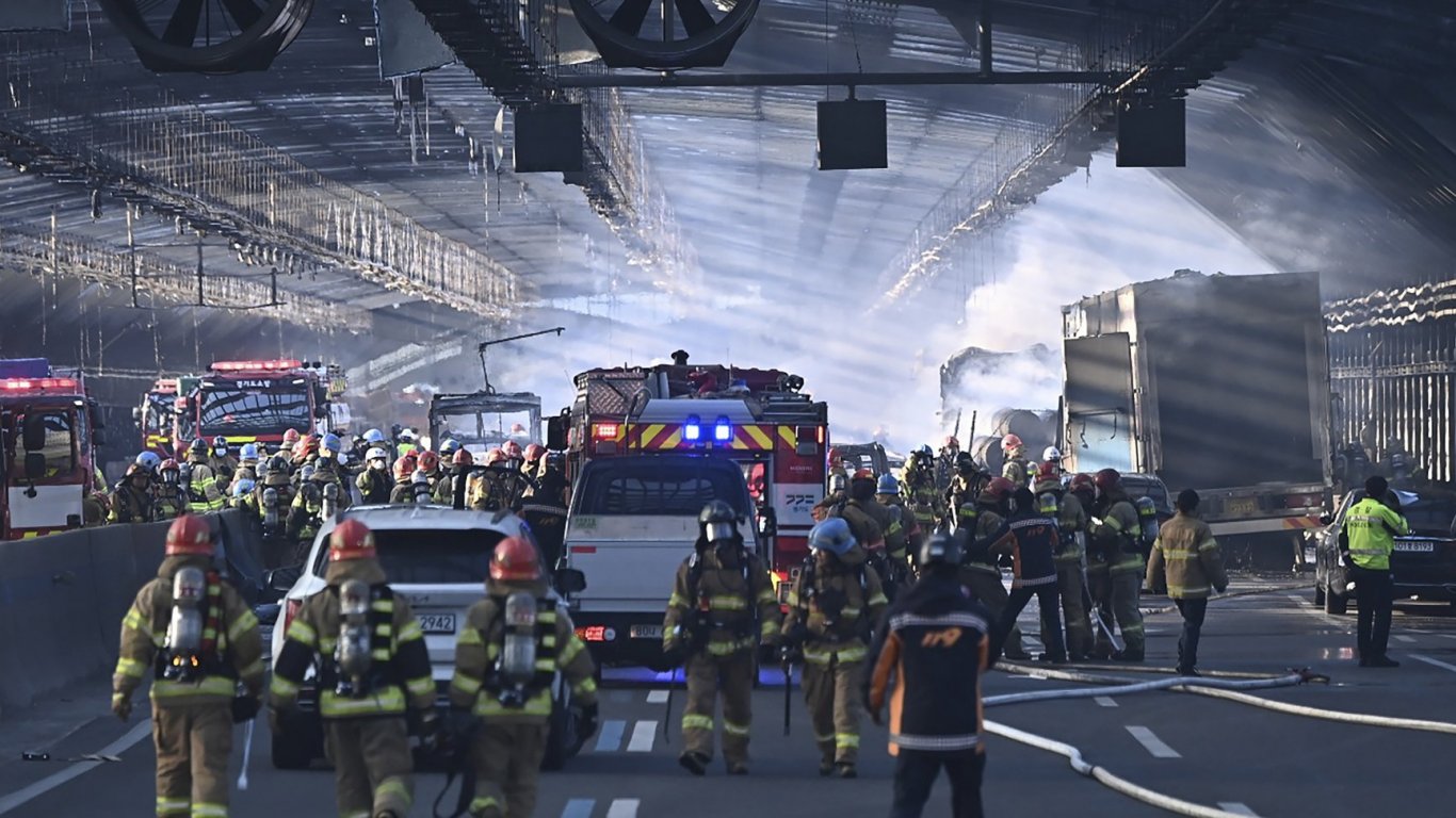 Най-малко петима загинали и над 40 ранени след пожар в тунел на магистрала край Сеул (видео)