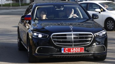 Посланикът на Русия в България Елеонора Митрофанова пристигна в Министерството