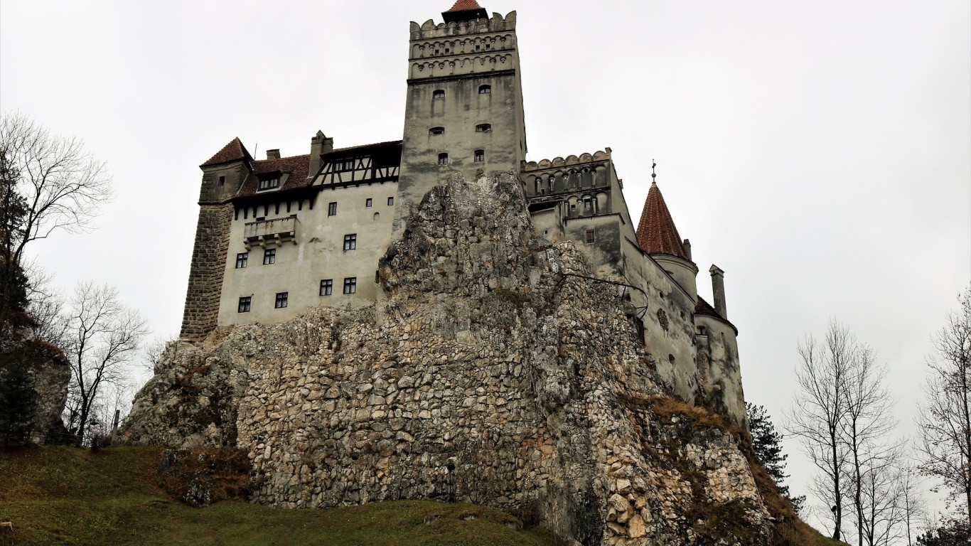 Завладяващите и мрачни легенди на румънските замъци