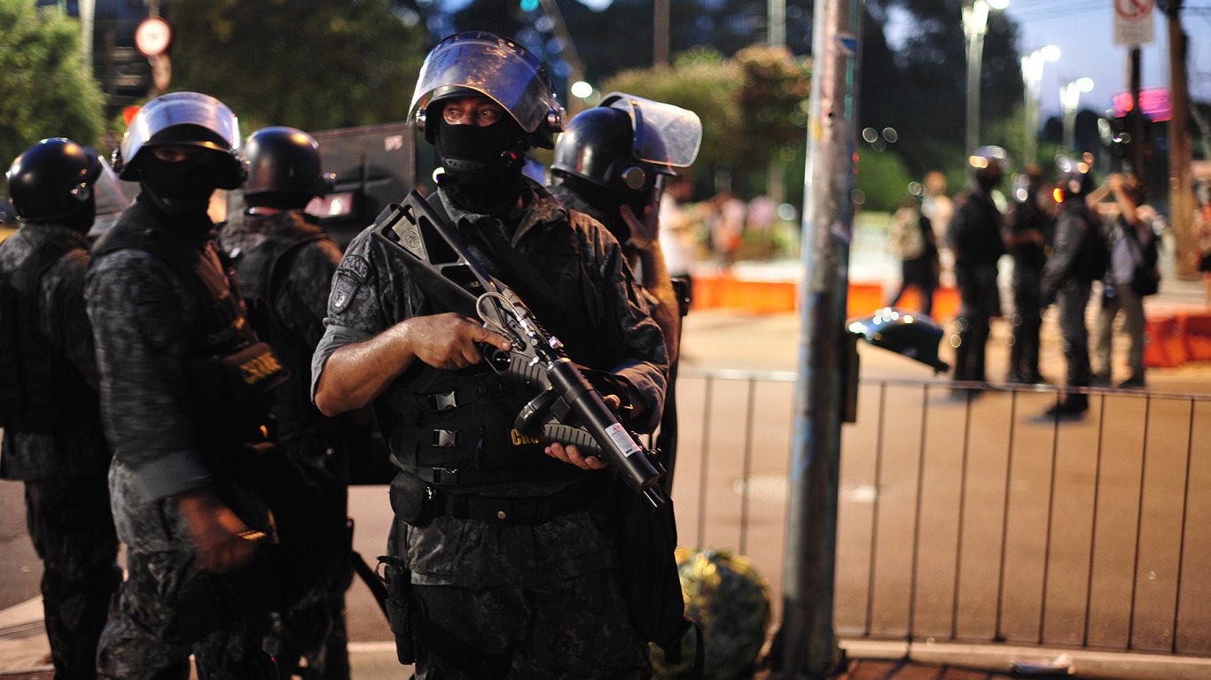 Обиски и арести в Бразилия при разследване за опит за преврат от привърженици на Болсонаро