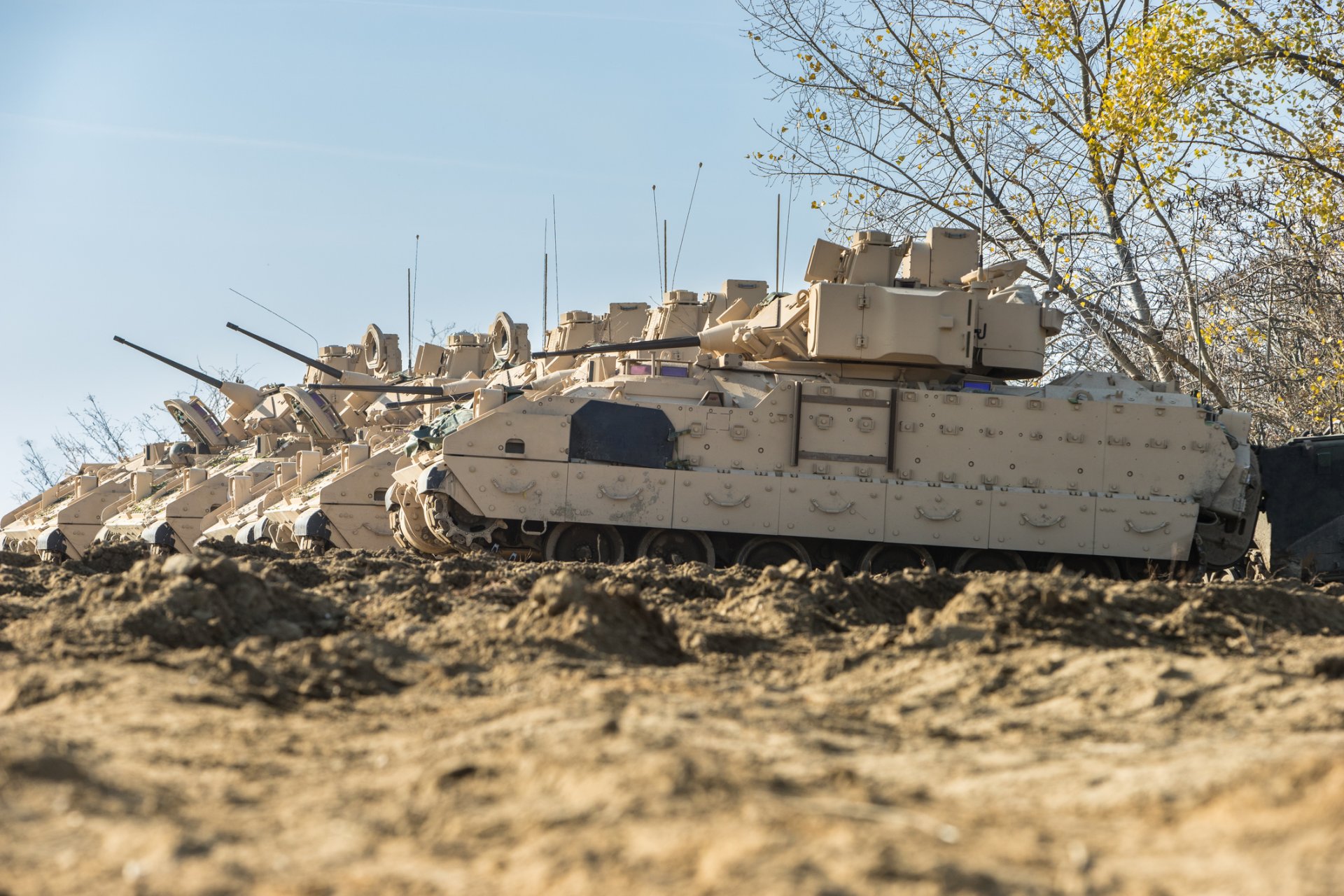 Машините "Брадли" може съществено да увеличат бойните възможности на украинските сухопътни сили, тъй като това всъщност е "лек танк", смятат експерти