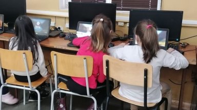 И през настоящата учебна година продължават дейността си клубове по