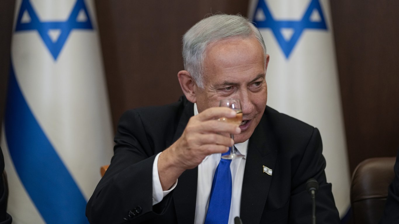 Нетаняху уволни министъра на отбраната, обявил се против съдебната реформа