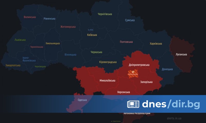 90 минути преди настъпването на новата 2023 година сирените за