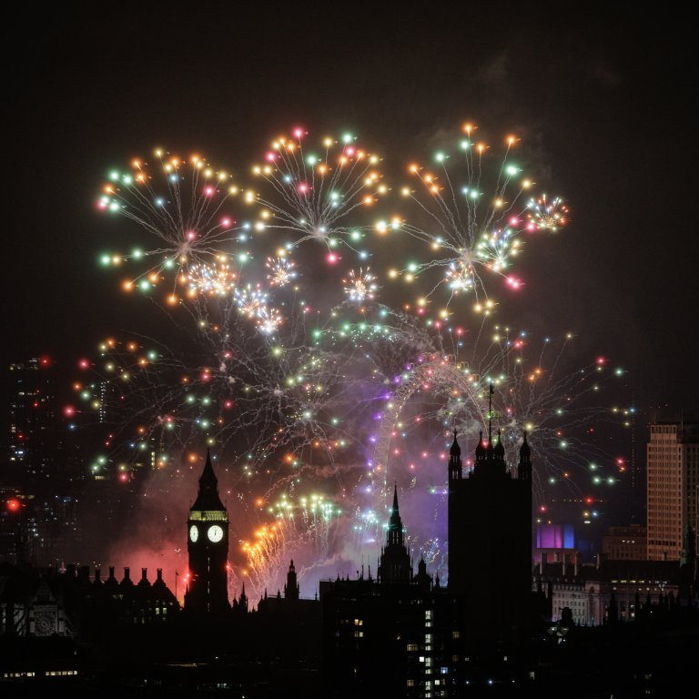 Новогодишната нощ в снимки: Kaк мегаполисите отпразнуваха настъпването на 2023 г.