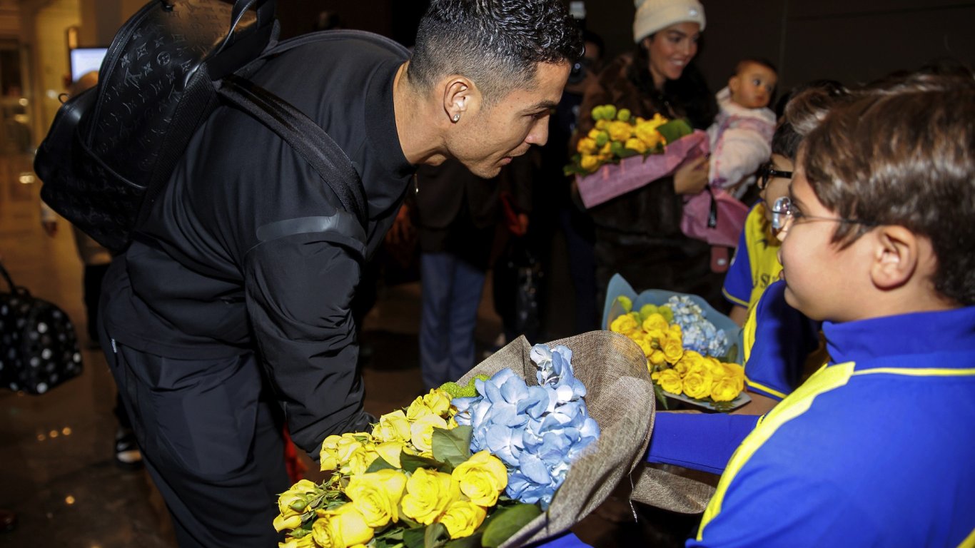 Роналдо кацна в Рияд, домакините му готвят невероятно представяне
