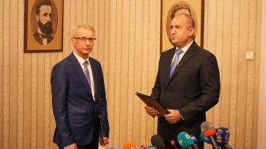 Кандидатът за премиер акад Николай Денков и представители на Продължаваме