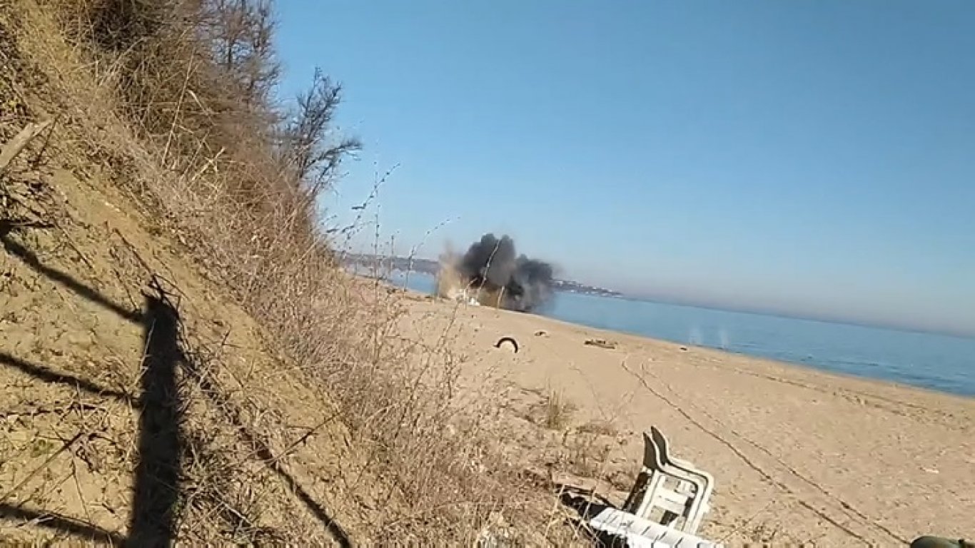 Военноморските ни сили унищожиха противодесантна бойна мина на плажа в Обзор