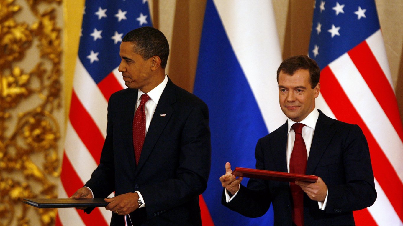  Барак Обама и Дмитрий Медведев подписват договор с по-скромни ограничения