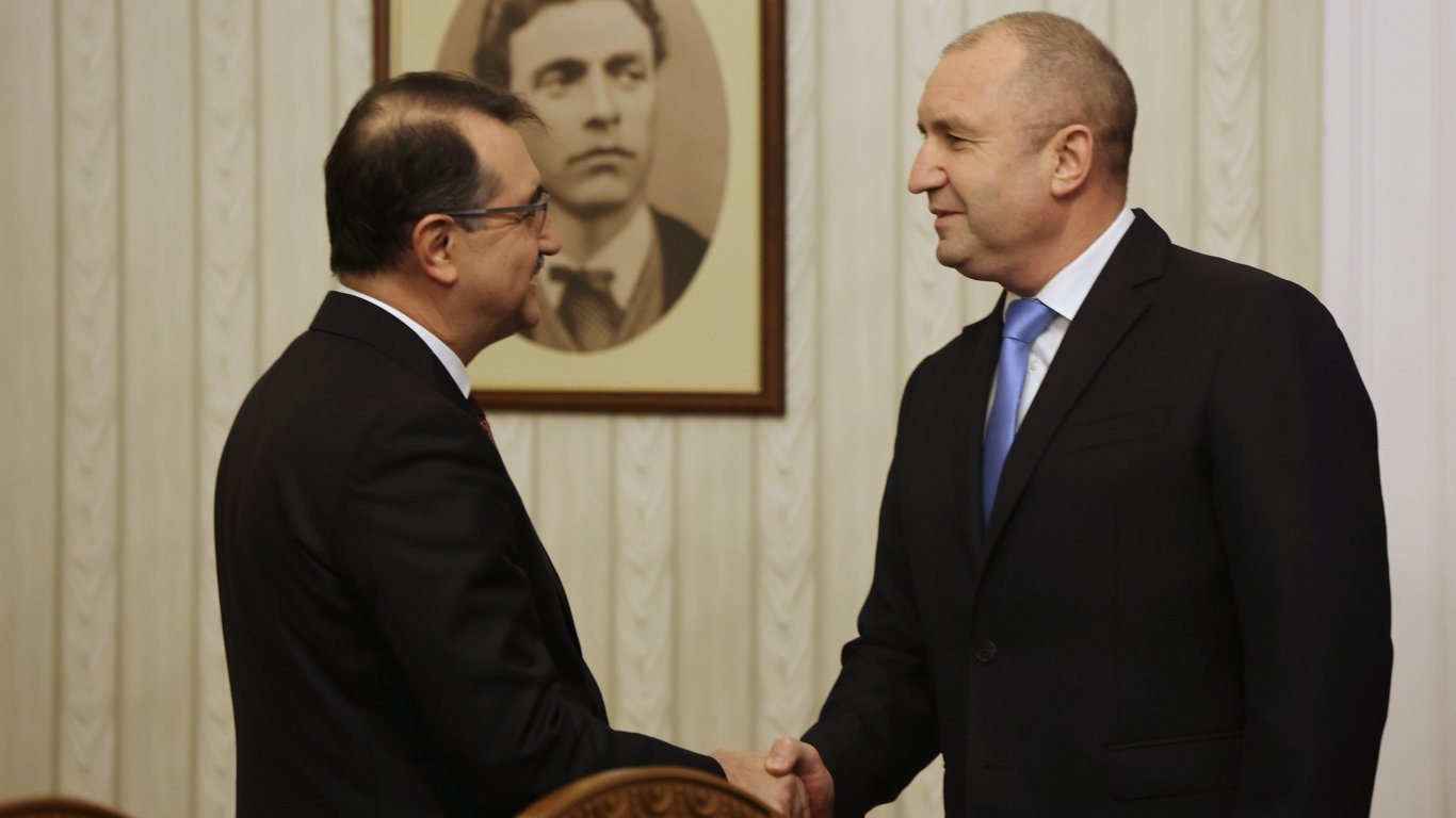Радев и Донев: Споразумението с "Боташ" отваря немислими до момента перспективи за енергийната диверсификация