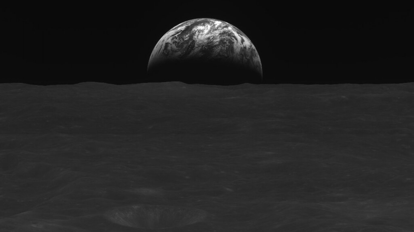 Първата южнокорейска лунна сонда предаде снимки на Земята и Луната