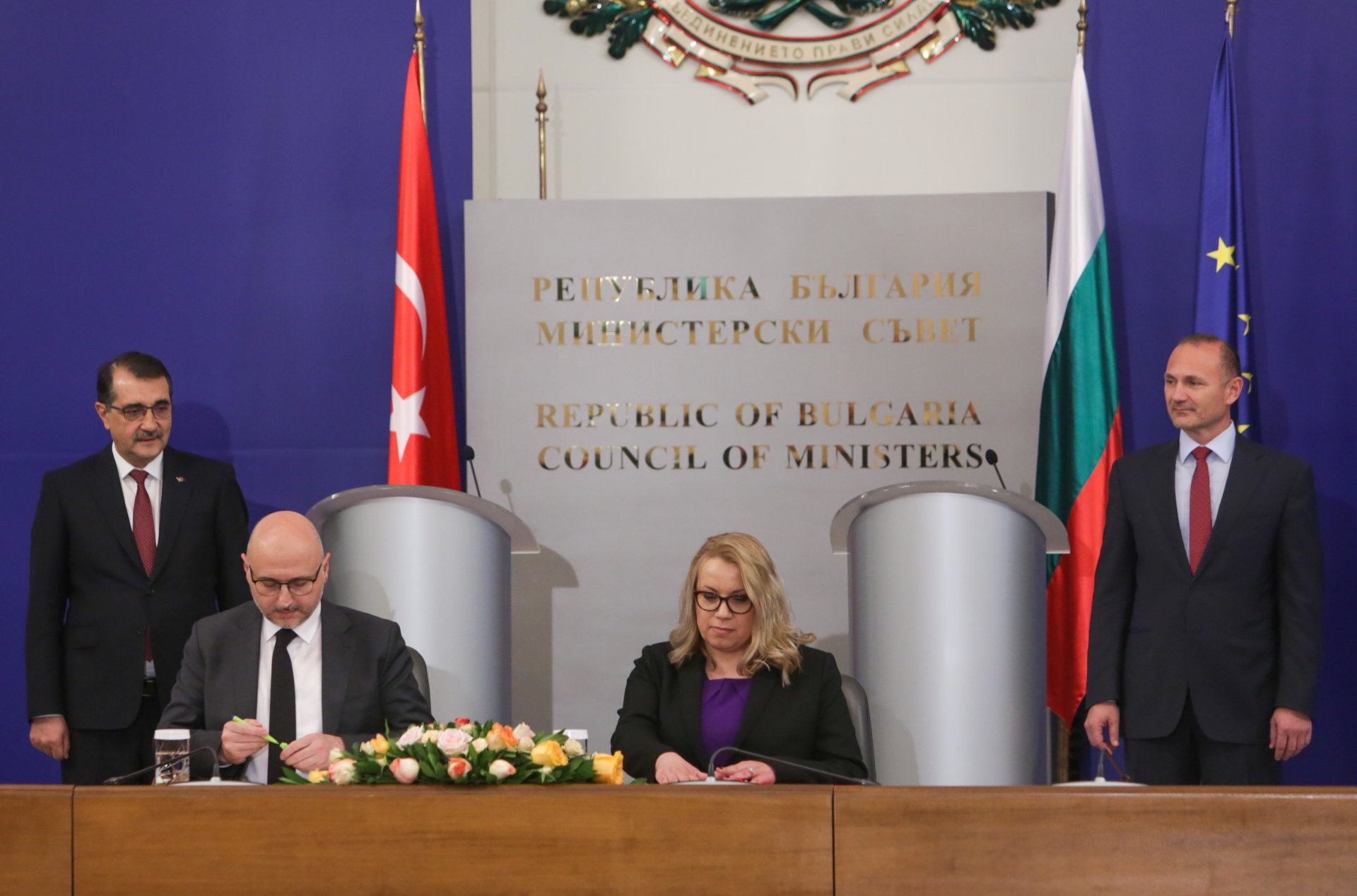 Деница Златева слага подписа си под спораьумението на "Булгаргаз" и "Боташ", 4 януари 2023 г.