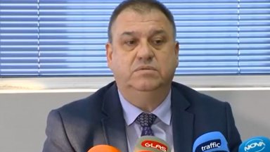 Полицаят хванат вчера да превозва мигранти на АМ Тракия е