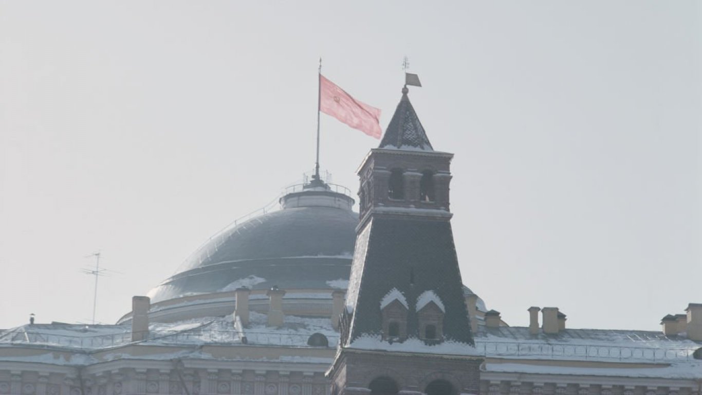 В Москва издигнаха знамето на СССР за Нова година