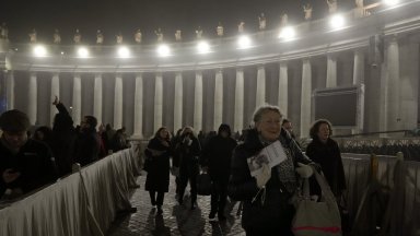 100 000 души пристигнаха във Ватикана за погребението на бившия