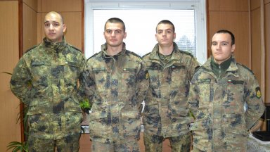 Четирима курсанти от Националния военен университет Васил Левски намериха раница