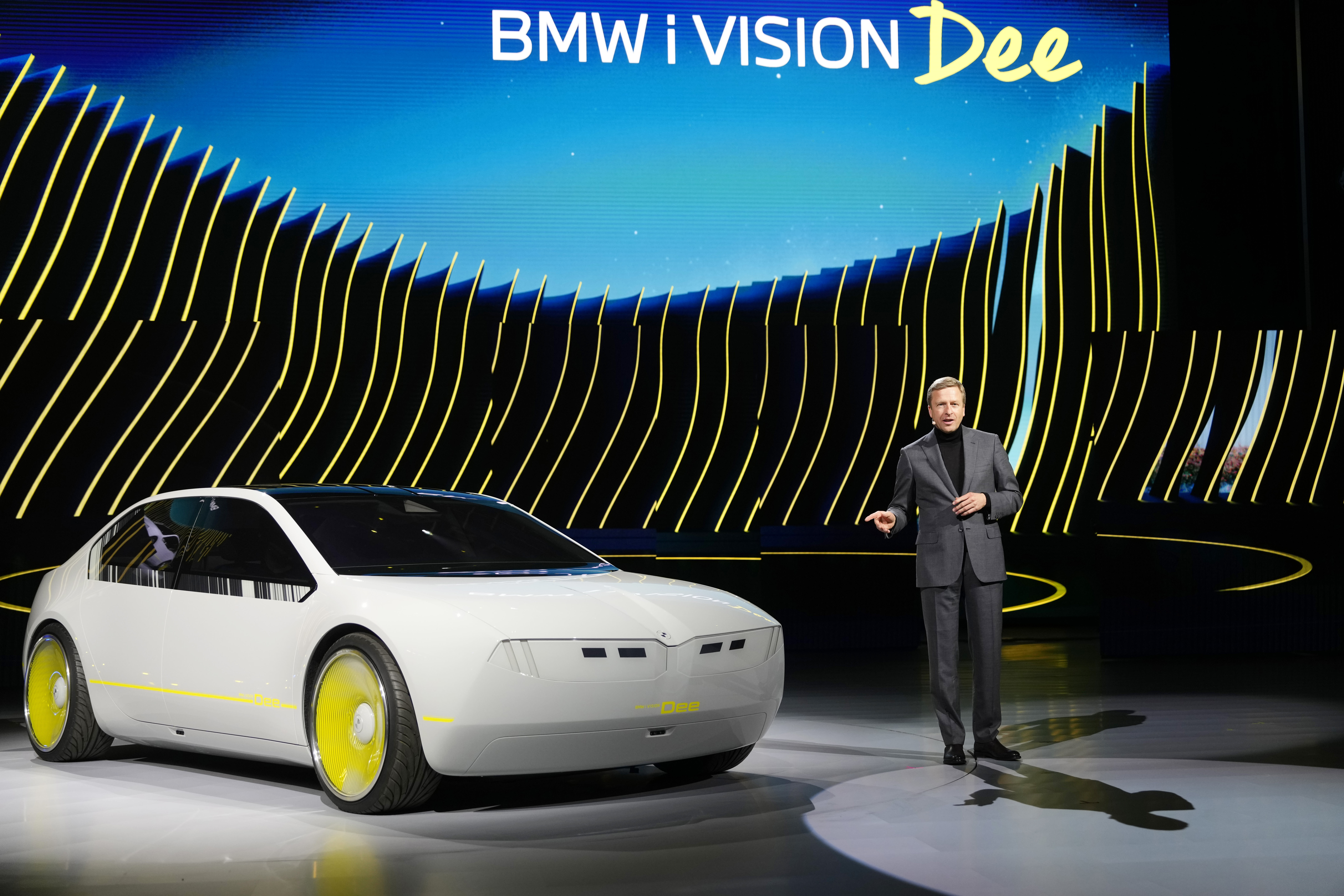 BMW показа градски смарт автомобил