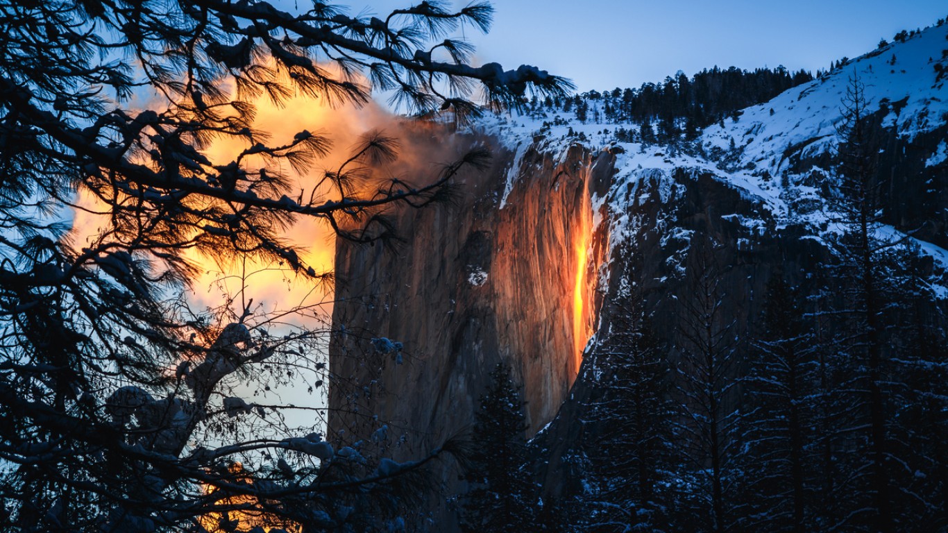 Рядък феномен привлича хиляди в Йосемити (снимки/видео)