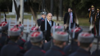 Парламентът явно се дави все повече в скандали в предизборно