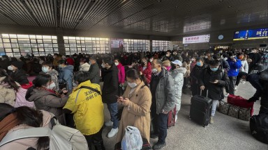 Китай преустанови издаването на краткосрочни визи за посетители от Южна Корея