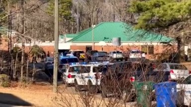 Шестгодишно момче бе задържано в САЩ след като откри огън