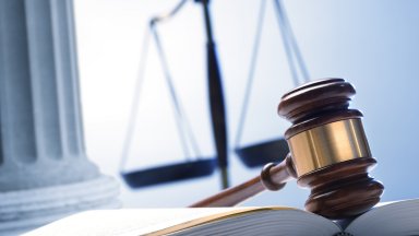 39 годишният учител по математика Атанас Басмаджиев обвинен за изнасилването на непълнолетна