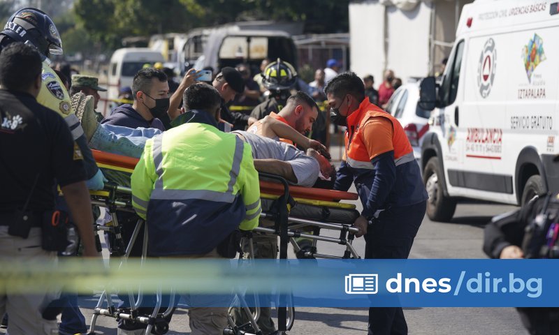 Най-малко един човек загина и 16 са ранени при сблъсък