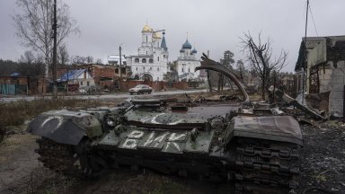 Путин изгаря стратегическите си резерви: Кога в Русия ще свършат танковете?