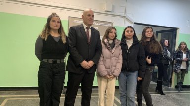 Трима прокурори от Районна прокуратура Перник и председателят на