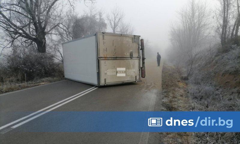 Трима пострадаха при катастрофа с лекотоварен камион край Русе. Инцидентът