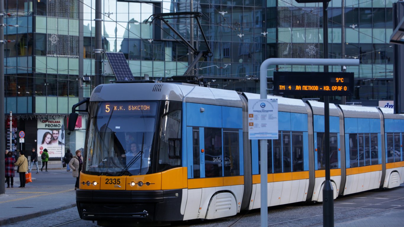 Ремонт на релсите променя движението по 5 трамвайни линии за уикенда