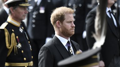 Привърженици на британската корона възразиха срещу твърдения на принц Хари в мемоарите му