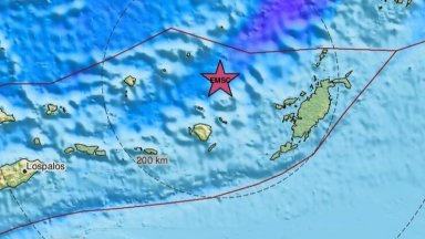 Индонезийските власти издадоха предупреждение за цунами за почти три часа