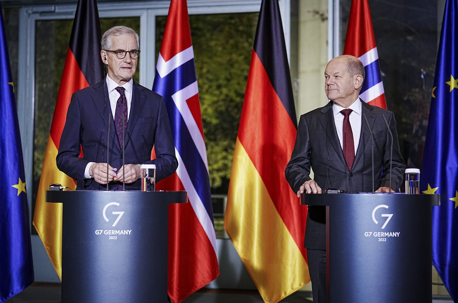 30 ноември 2022 г. Канцлерът Олаф Шолц (вдясно) проведе разговори с норвежкия премиер Йонас Гар Стьоре и нарече страната му "много специален партньор на Германия"