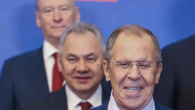 Западът се опитва да разкъса Русия на части и би