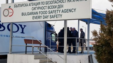 Върховният административен съд отмени определение на КЗК с което беше