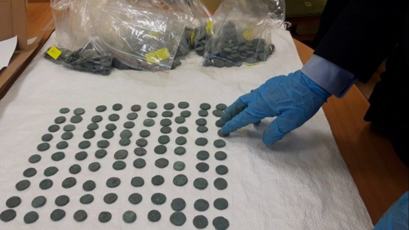 Спасени от контрабанда 2940 ценни антични монети бяха предадени на Турция