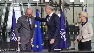 ЕС и НАТО обещаха да засилят сътрудничеството си защото заедно