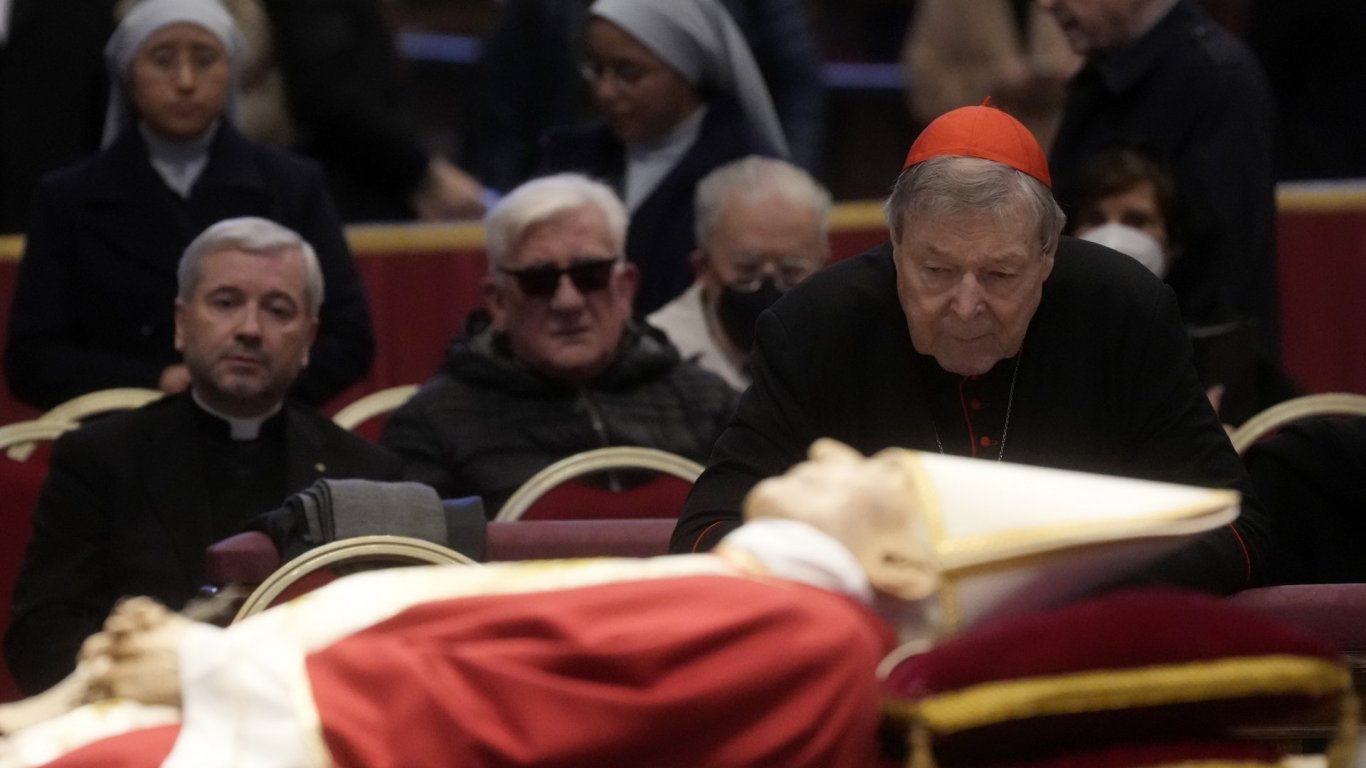 Почина кардинал Джордж Пел - дясна ръка на Франциск, осъден и оневинен за сексуални посегателства