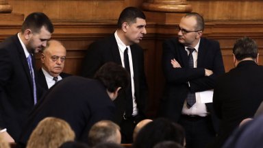 Парламентът прие на второ четене промени в Закона за административното