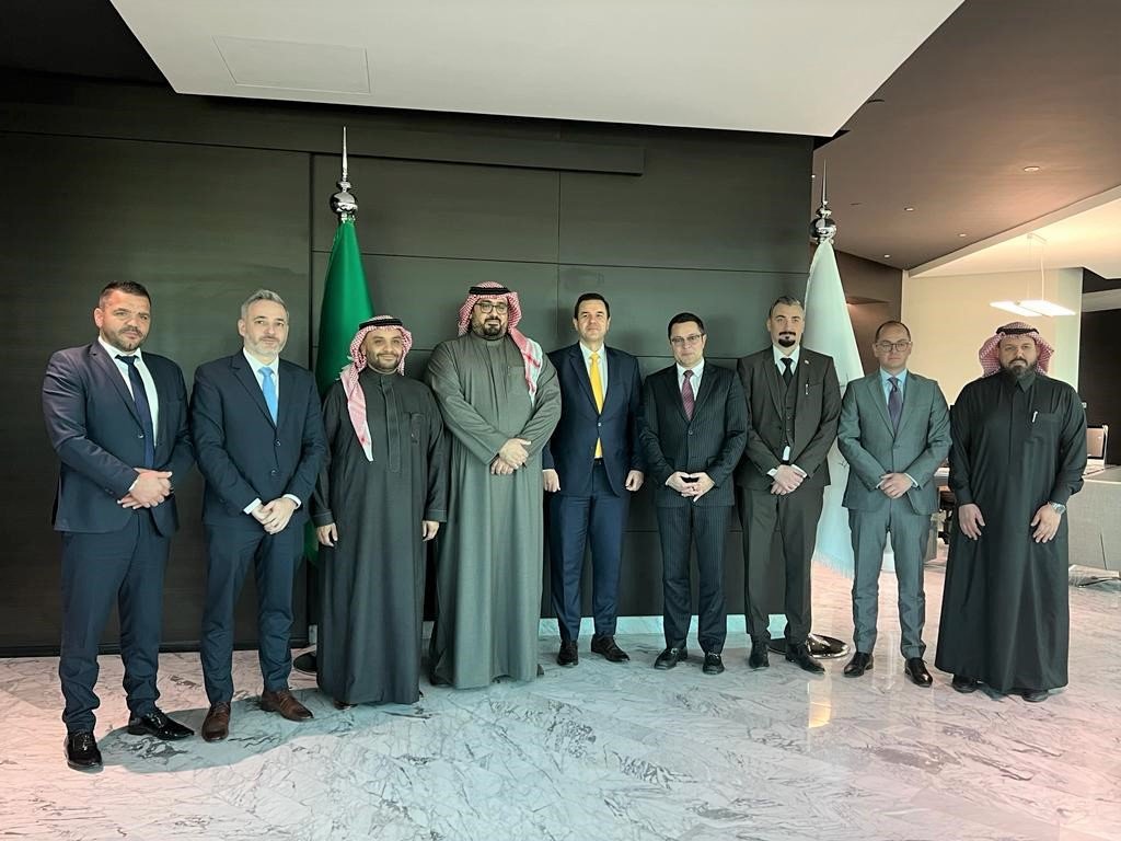 Mинистриte Никола Стоянов и Александър Пулев в средата, до тях вляво е министърът на икономиката и планирането на Саудитска Арабия Файсал Ал-Ибрахим