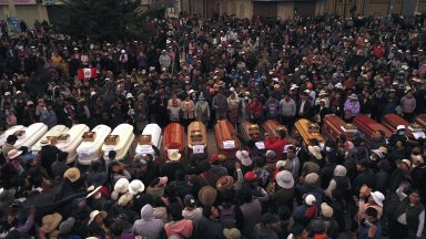 Патрулиращ полицай е бил нападнат и изгорен от протестиращи в