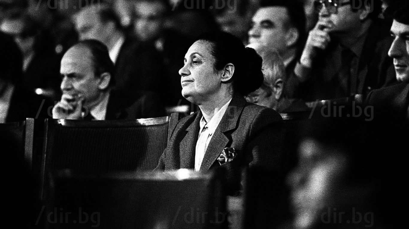 Дража Вълчева, малко преди да бъде детронирана от партията