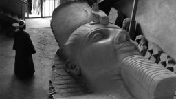 Египетските власти задържаха трима души при опит за кражба на 10-тонна статуя на фараона Рамзес Втори