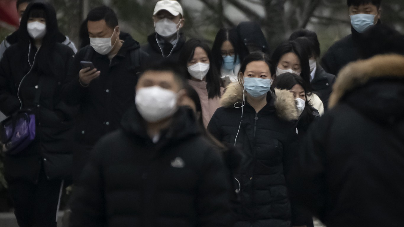 СЗО работи с Китай върху риска от нов ръст на заразените около Китайската нова година