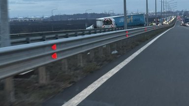 Две катастрофи в София станаха в ранните сутрешни часове днес