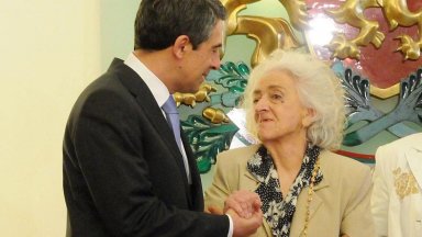 Почина писателката литературовед и политик проф Елка Константинова съобщиха за БТА