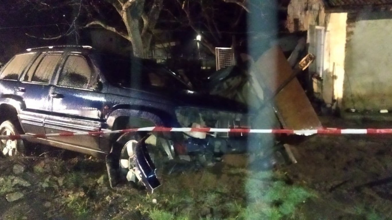 Заловиха 20-годишния шофьор, блъснал 5 коли и автобус след гонка с полицията в Бургас