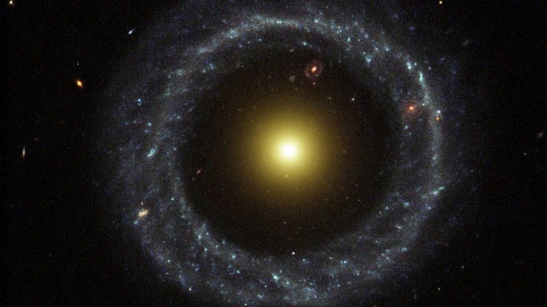 Обясниха появата на пръстеновите галактики