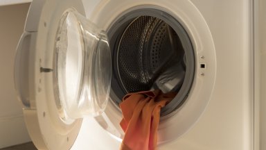 Тригодишно момиченце бе открито мъртво в перална машина в апартамента